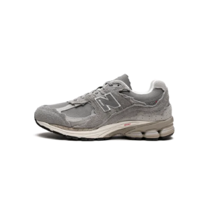 New Balance 2002R- Le Sommet du Retro-Running au Sénégal